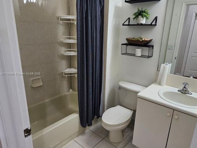 Home for sale at 4120 NE 22 ND CT - photo 5945258