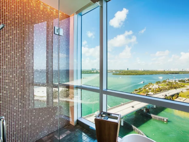 1-bedroom condo for rent in Bal Harbour - 10295 Collins Ave 1612 - MondialRealty