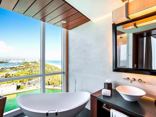 2-bedroom condo for rent in Bal Harbour - 10295 Collins Ave 1612/1613 - MondialRealty