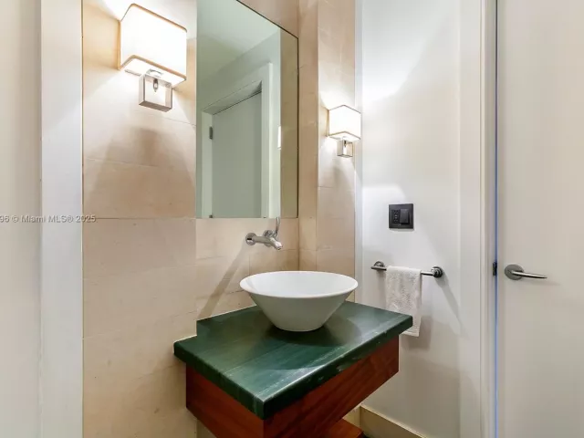 2-bedroom condo for rent in Bal Harbour - 10295 Collins Ave 1612/1613 - MondialRealty