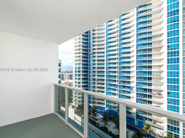 1-bedroom condo for sale in Hollywood - 3505 S Ocean Dr 1411 - MondialRealty