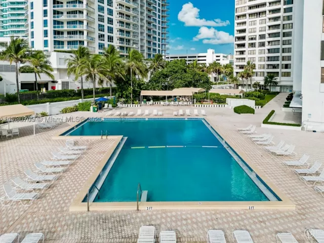 1-bedroom condo for sale in Hollywood - 3505 S Ocean Dr 1411 - MondialRealty