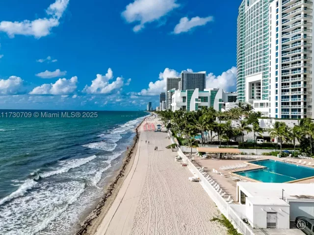 1-bedroom condo for sale in Hollywood - 3505 S Ocean Dr 1411 - MondialRealty