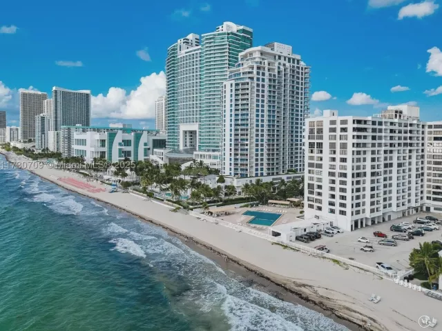 1-bedroom condo for sale in Hollywood - 3505 S Ocean Dr 1411 - MondialRealty