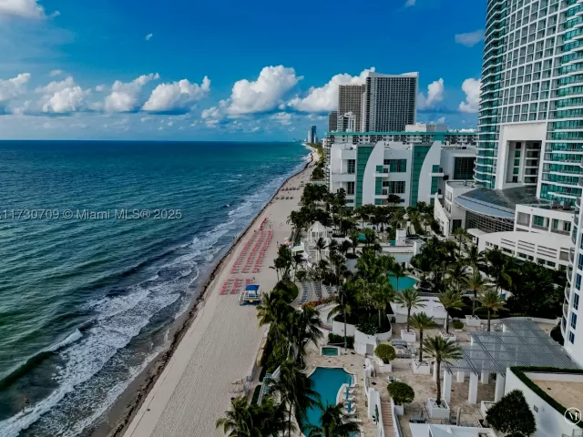 1-bedroom condo for sale in Hollywood - 3505 S Ocean Dr 1411 - MondialRealty