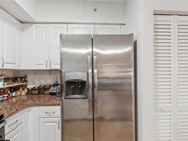 Apartment for rent  Unit #1903 - photo 5618775