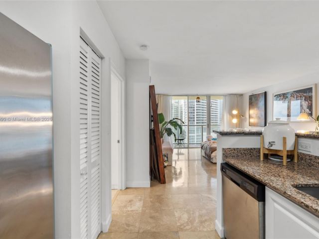 Apartment for rent  Unit #1903 - photo 5618776