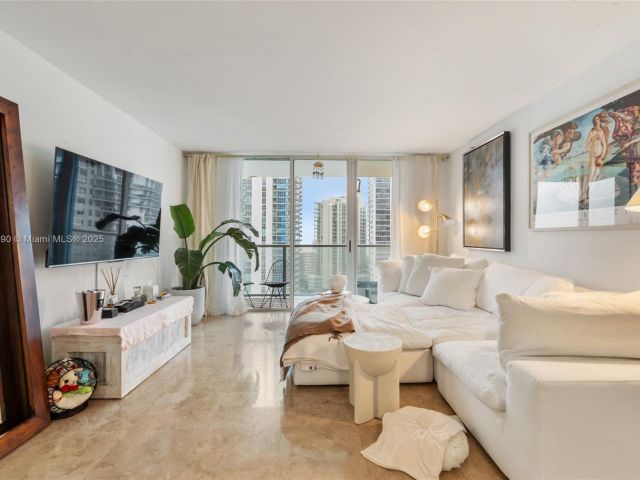 Apartment for rent  Unit #1903 - photo 5618785