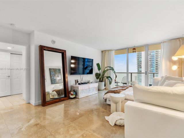 Apartment for rent  Unit #1903 - photo 5618787