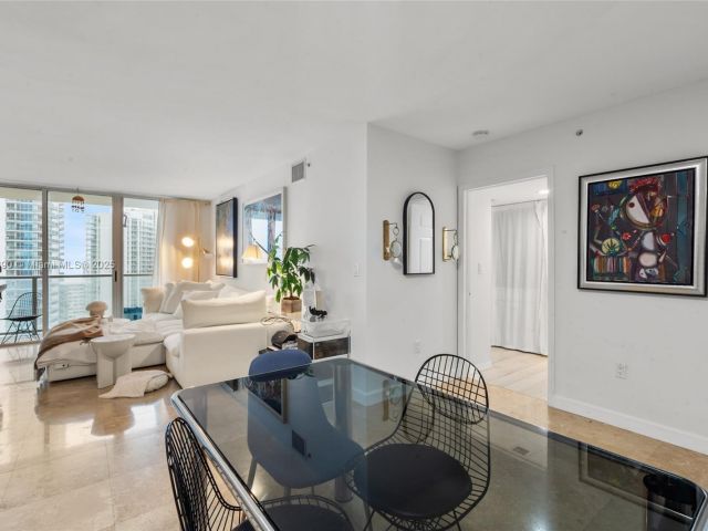 Apartment for rent  Unit #1903 - photo 5618789