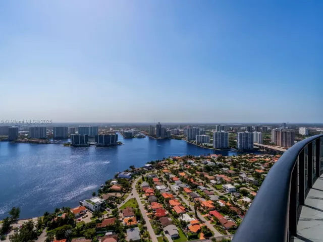 Apartment for sale  Unit #4203 - photo 5654323