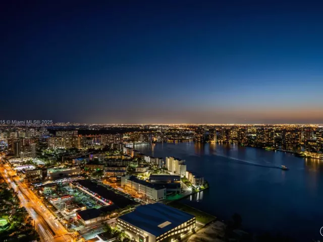 Apartment for sale  Unit #4203 - photo 5654325