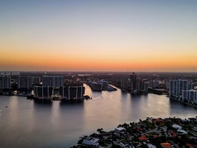 Apartment for sale  Unit #4203 - photo 5654326