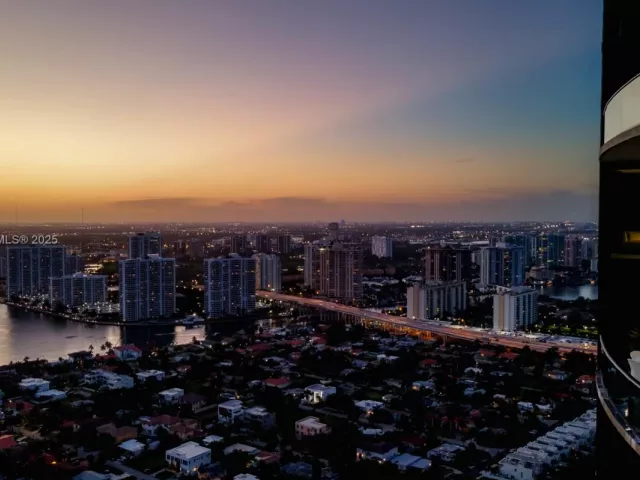 Apartment for sale  Unit #4203 - photo 5654327