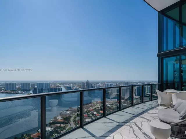 Apartment for sale  Unit #4203 - photo 5654329