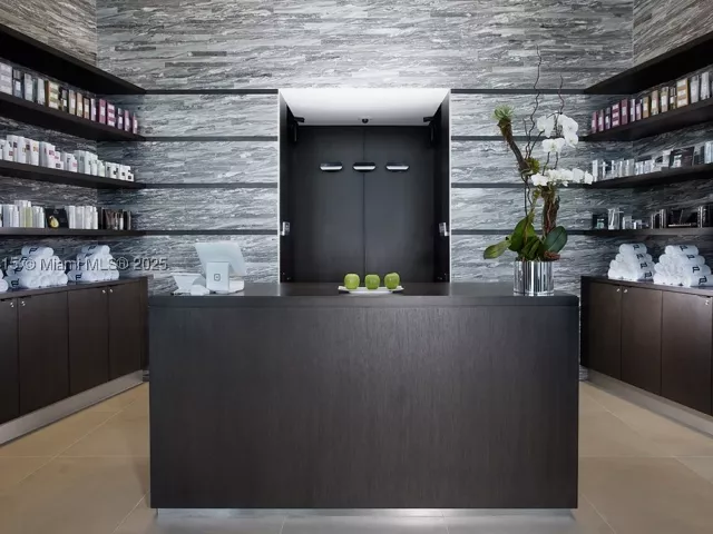 3-bedroom condo for sale in Sunny Isles Beach - 18555 Collins Ave 4203 - MondialRealty