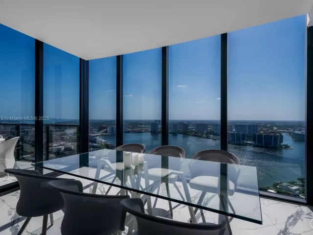 Apartment for sale  Unit #4203 - photo 5654315