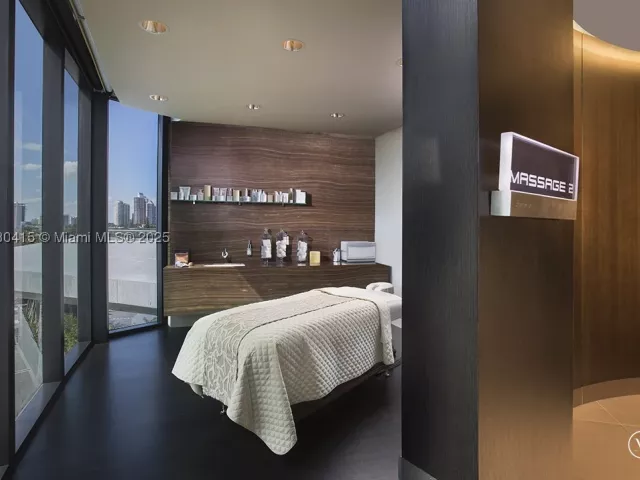 3-bedroom condo for sale in Sunny Isles Beach - 18555 Collins Ave 4203 - MondialRealty