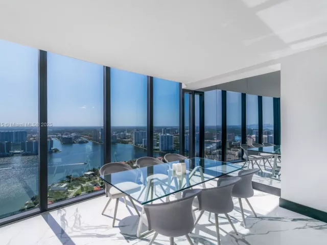 Apartment for sale  Unit #4203 - photo 5654316