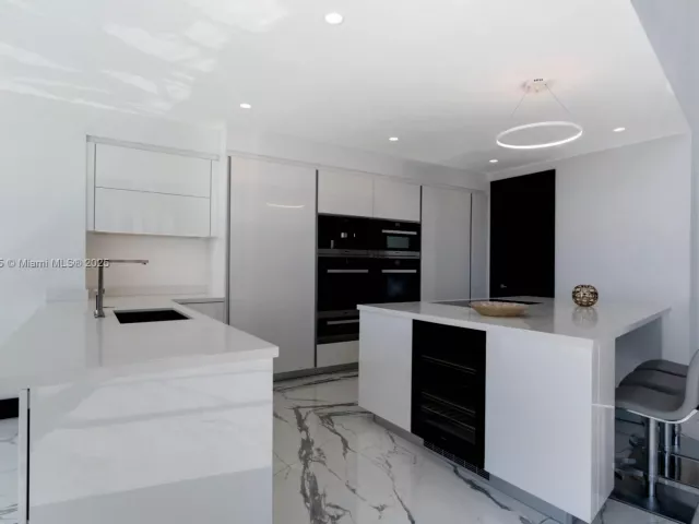 Apartment for sale  Unit #4203 - photo 5654317