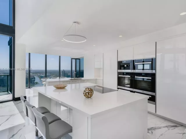 Apartment for sale  Unit #4203 - photo 5654318