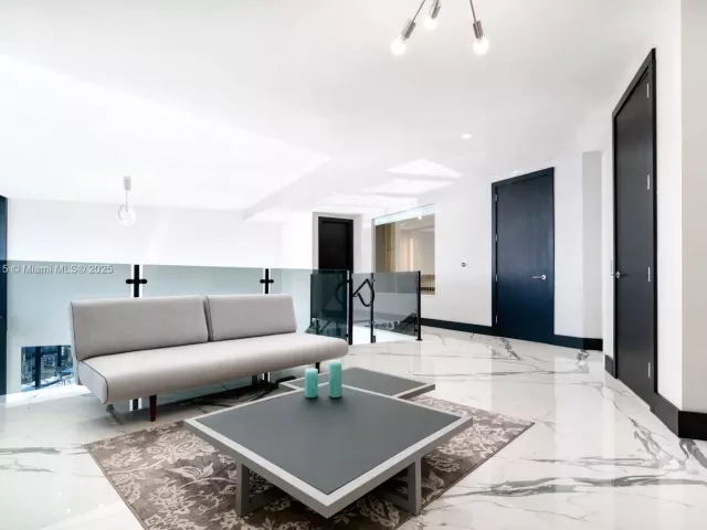 Apartment for sale  Unit #4203 - photo 5654312