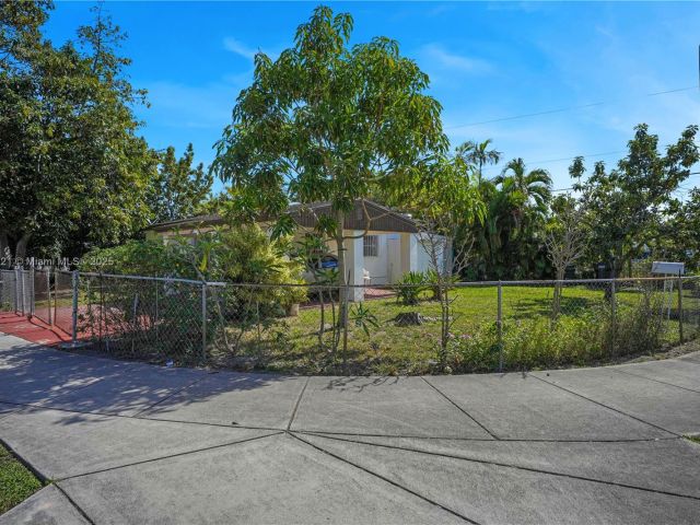 Home for sale at 2100 NE 185th St - photo 5856454