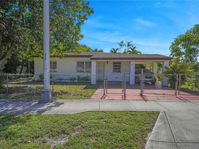 Home for sale at 2100 NE 185th St - photo 5856456