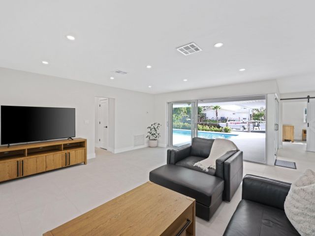 Home for sale at 2624 SE 9th Street - photo 5540224