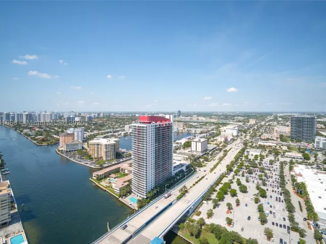 2-bedroom condo for sale in Hollywood - 4010 S Ocean Dr T3502 - MondialRealty