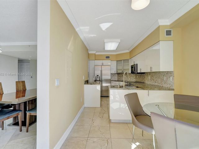 Apartment for sale  Unit #910 - photo 5686994