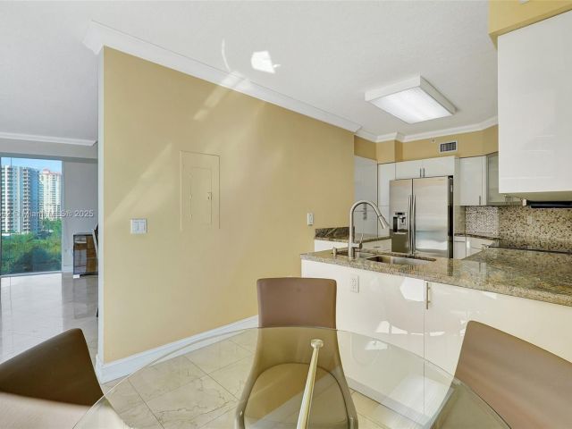 Apartment for sale  Unit #910 - photo 5686996