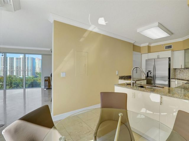 Apartment for sale  Unit #910 - photo 5686997