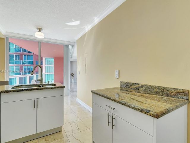 Apartment for sale  Unit #910 - photo 5686999