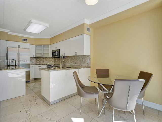 Apartment for sale  Unit #910 - photo 5687001