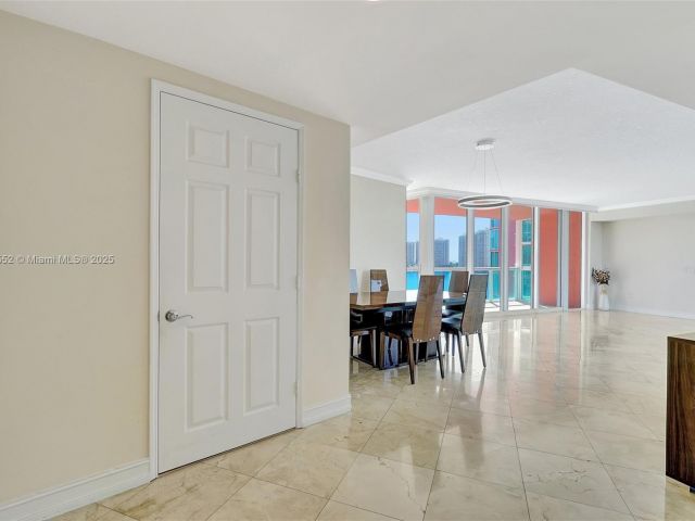 Apartment for sale  Unit #910 - photo 5687006