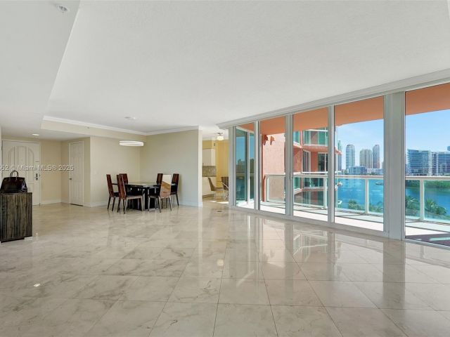 Apartment for sale  Unit #910 - photo 5687013