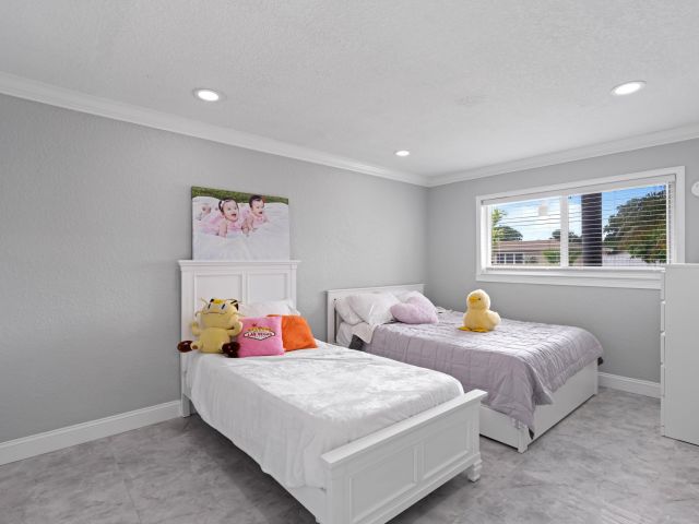 Home for sale at 8 SE 8th Avenue - photo 5745462