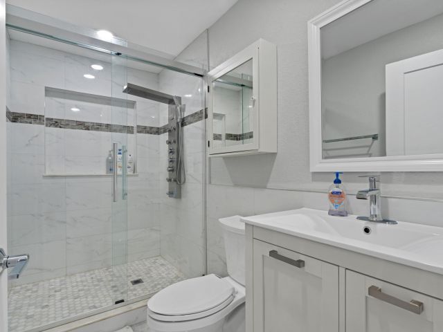 Home for sale at 8 SE 8th Avenue - photo 5745463