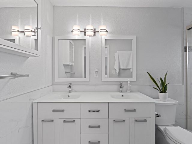 Home for sale at 8 SE 8th Avenue - photo 5745465