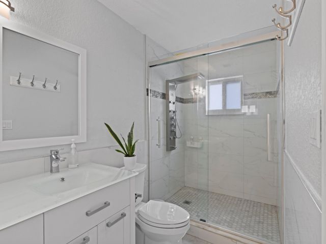 Home for sale at 8 SE 8th Avenue - photo 5745466