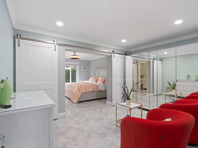 Home for sale at 8 SE 8th Avenue - photo 5745467