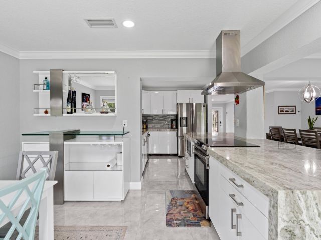 Home for sale at 8 SE 8th Avenue - photo 5745470