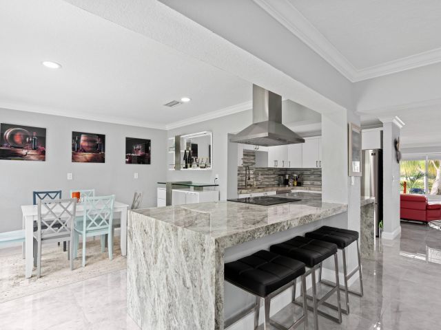 Home for sale at 8 SE 8th Avenue - photo 5745471