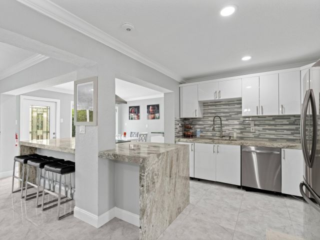 Home for sale at 8 SE 8th Avenue - photo 5745472