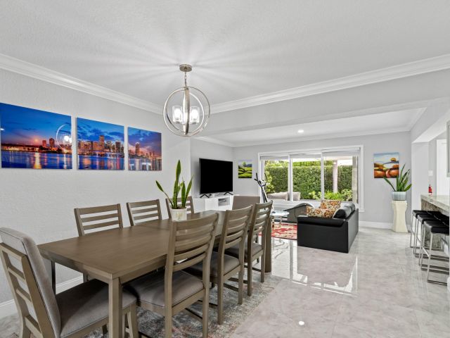 Home for sale at 8 SE 8th Avenue - photo 5745473