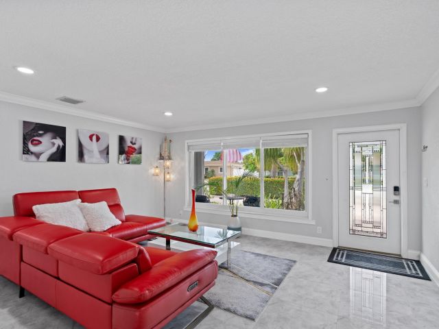 Home for sale at 8 SE 8th Avenue - photo 5745474