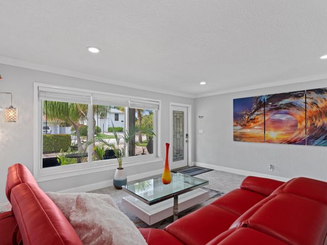 Home for sale at 8 SE 8th Avenue - photo 5745475