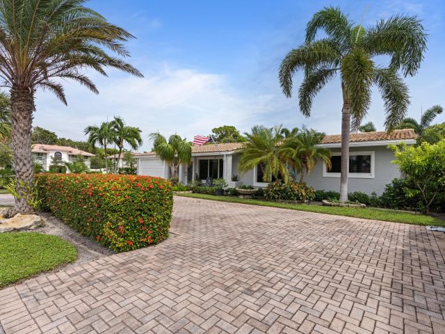 Home for sale at 8 SE 8th Avenue - photo 5745476