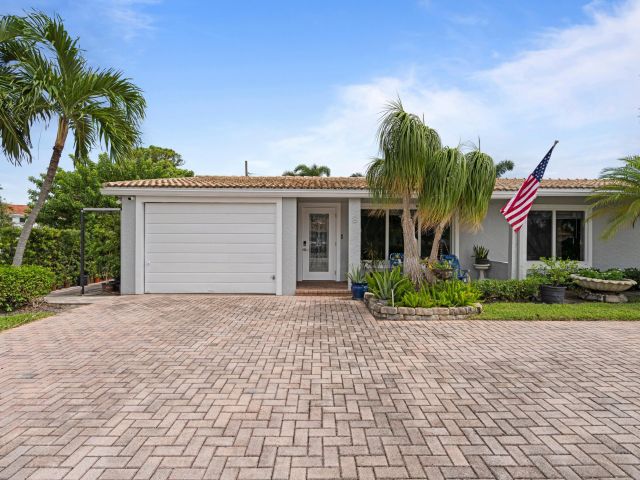 Home for sale at 8 SE 8th Avenue - photo 5745477